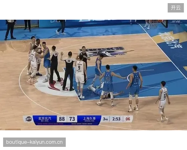 北京首钢延续慢节奏防守传统，主场阵地战消耗战术令对手难以适应